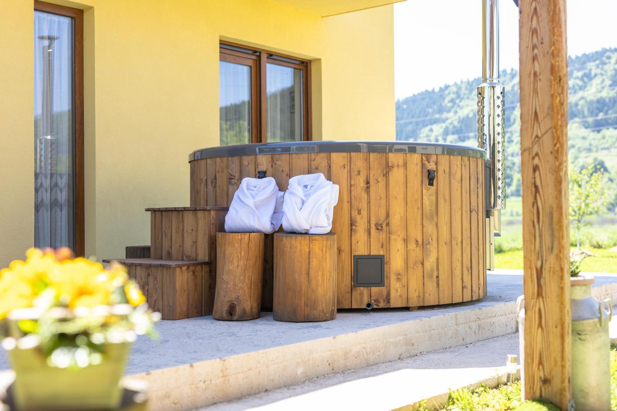 Kuca Trota - Sauna, Hot Tub Otočac Eksteriør bilde