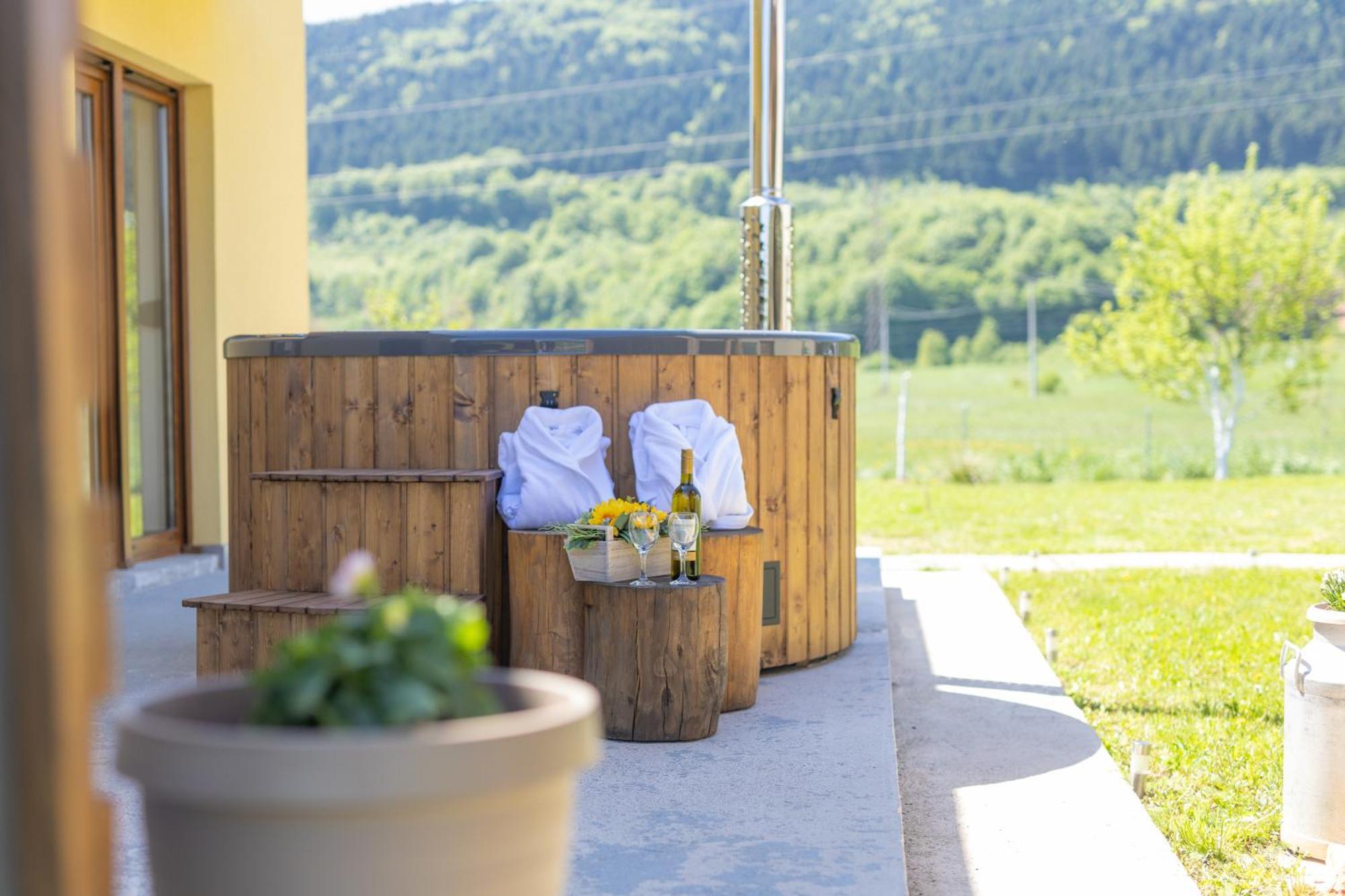 Kuca Trota - Sauna, Hot Tub Otočac Eksteriør bilde